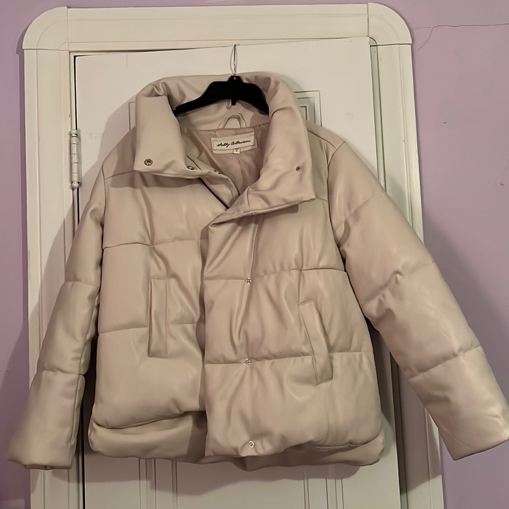 ✨NWOT✨ Faux leather puffer jacket